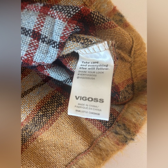 VIGOSS Women’s Cropped Tan Fuzzy Button Up Jacket NWT Size Small - Picture 5 of 10